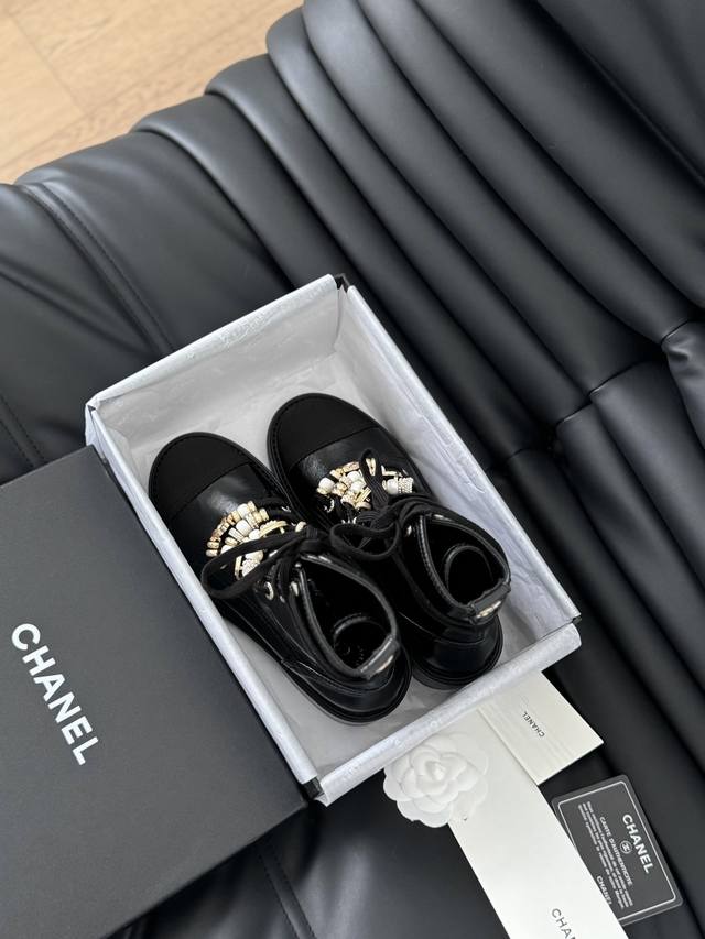 单鞋 靴子 Chanel 24A高级手工坊系列 新款抢先发售 今年秋冬必爆单品 原版开发 私模五金 原版大底 鞋面牛皮内里羊皮 Size:35-39 其他码数定